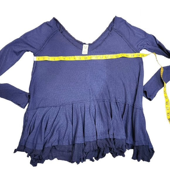We the free Navy Long Sleeve Ruffled Oversize Top Scoop V Neck Size S - Picture 4 of 6